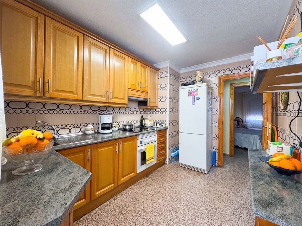 Beachfront flat in Torrevieja — Kitchen