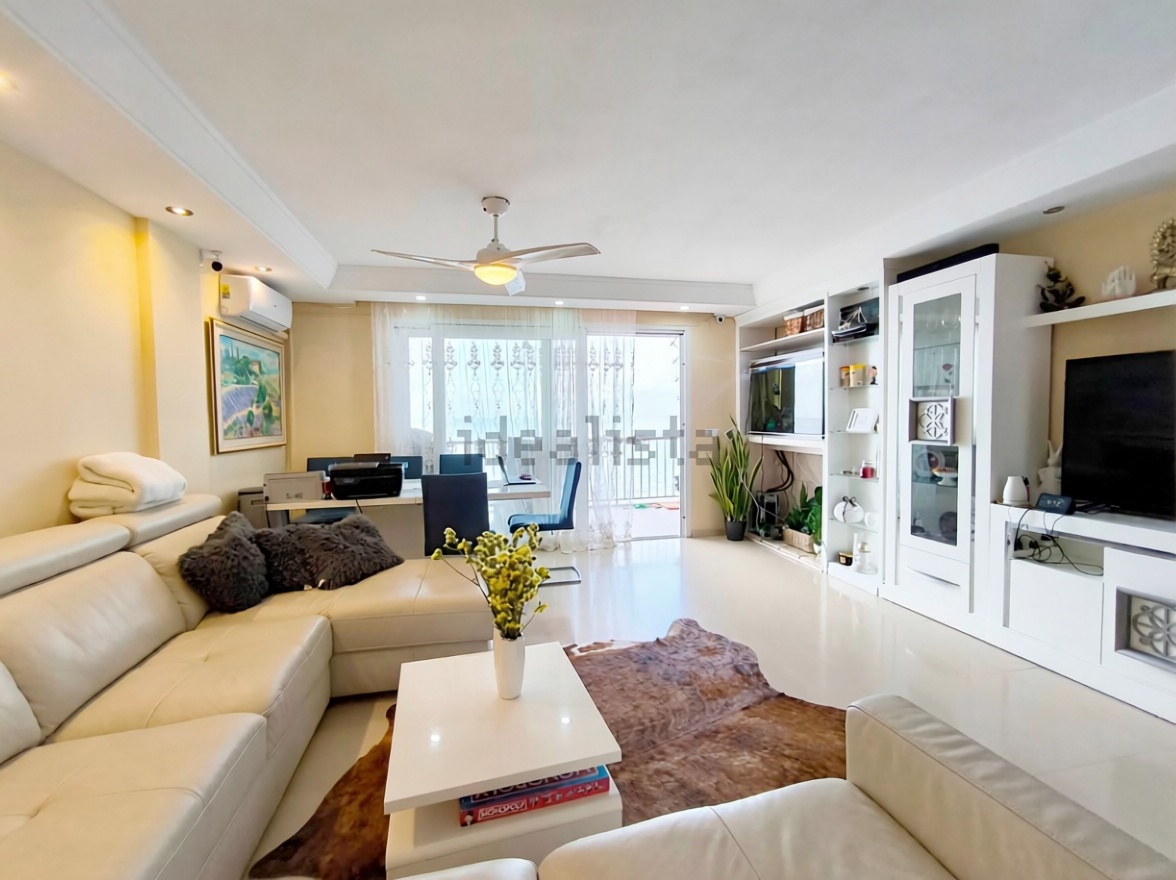 Appartement en première ligne de plage à Torrevieja — Séjour
