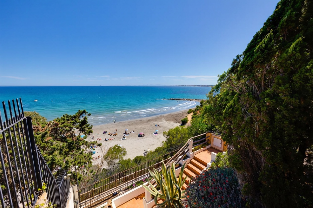 Шале с прямой выход на пляж в Orihuela Costa