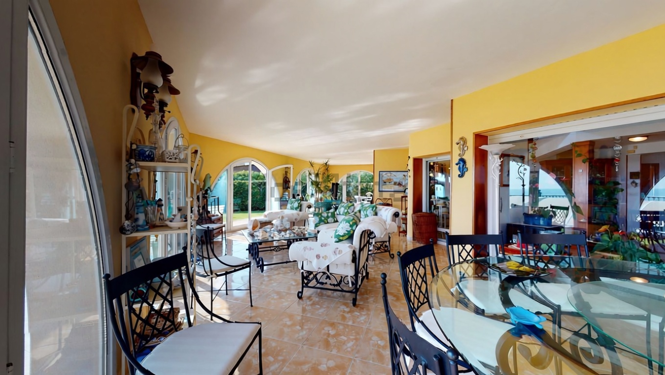 Chalet con acceso directo a playa en Orihuela