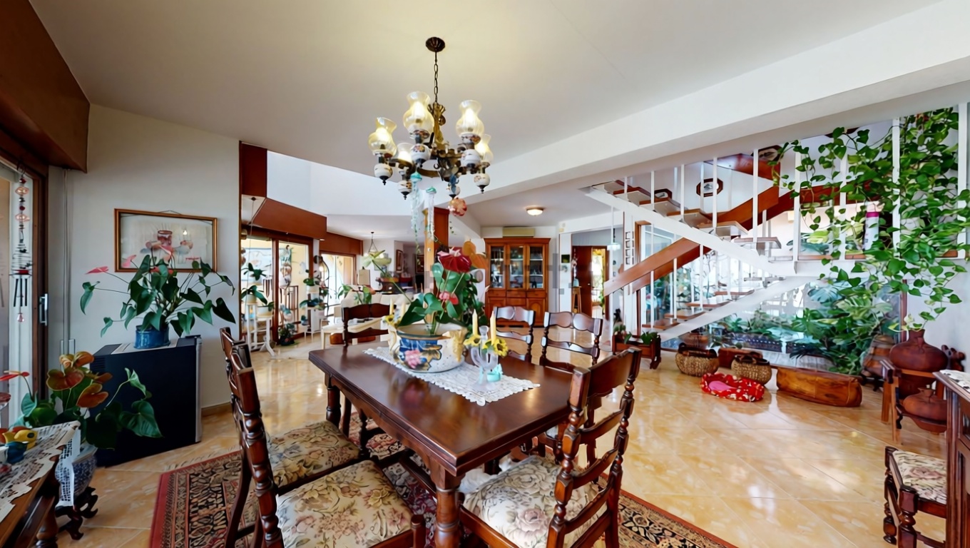 Chalet con acceso directo a playa en Orihuela — Comedor