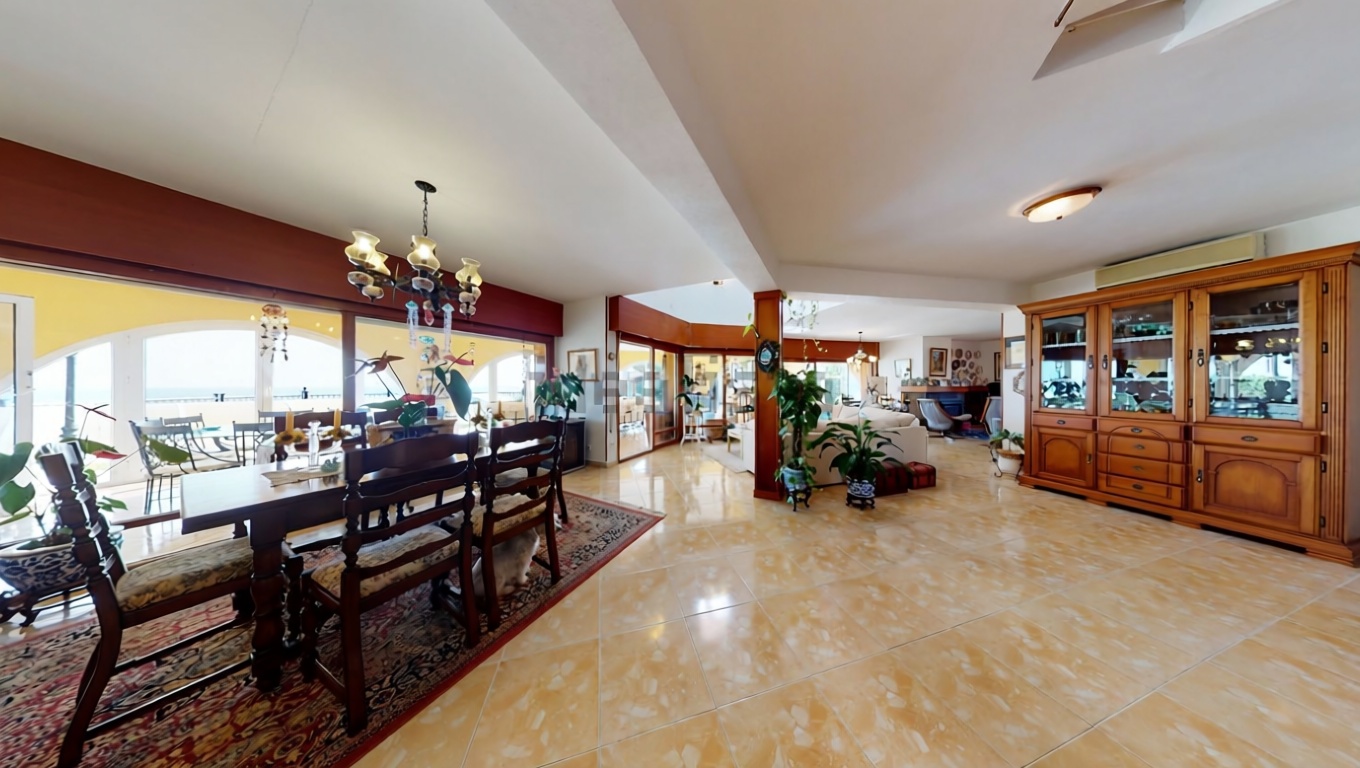 Chalet con acceso directo a playa en Orihuela — Salón