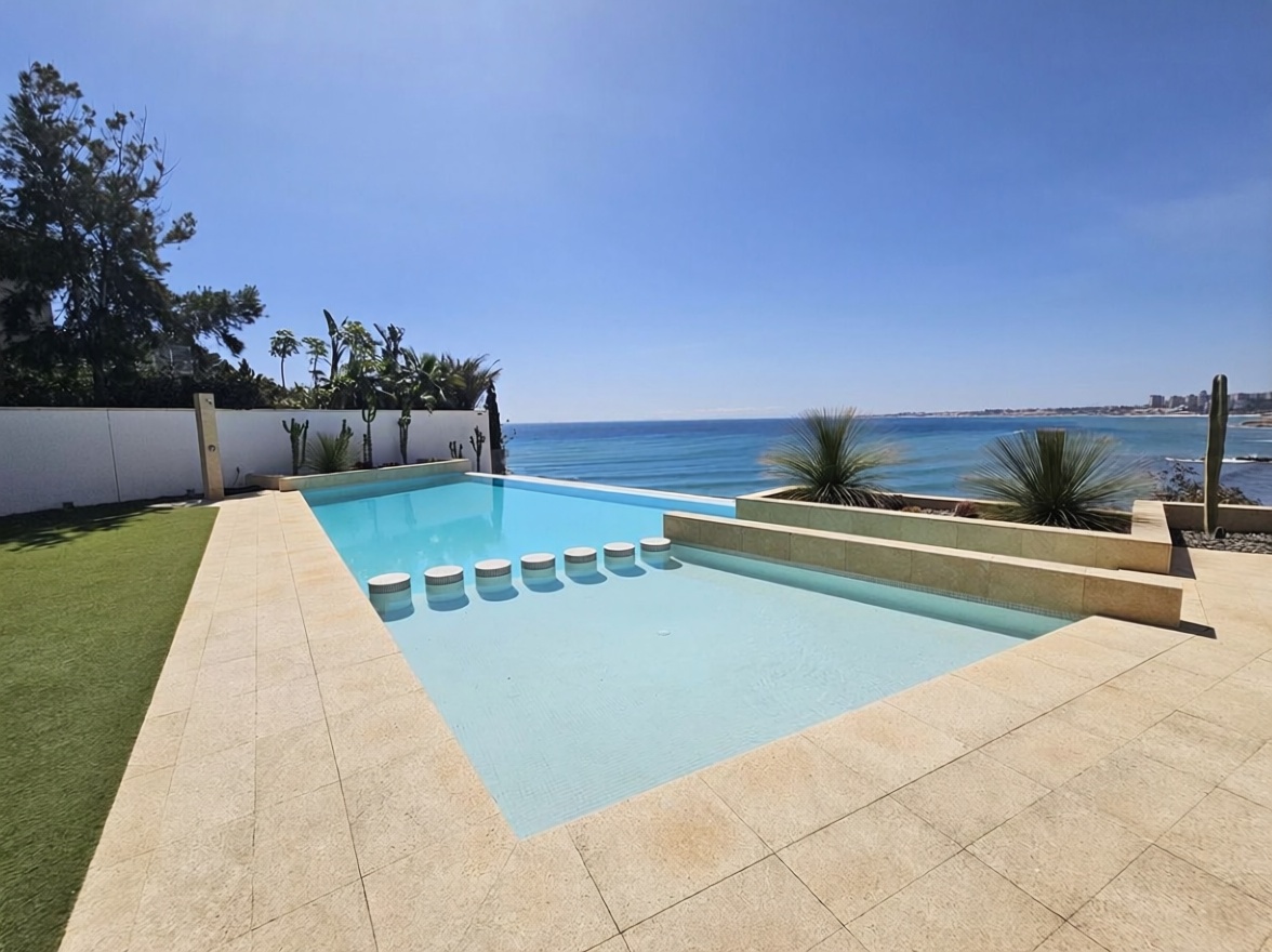 Chalet con acceso directo a playa en Orihuela — Vista mar