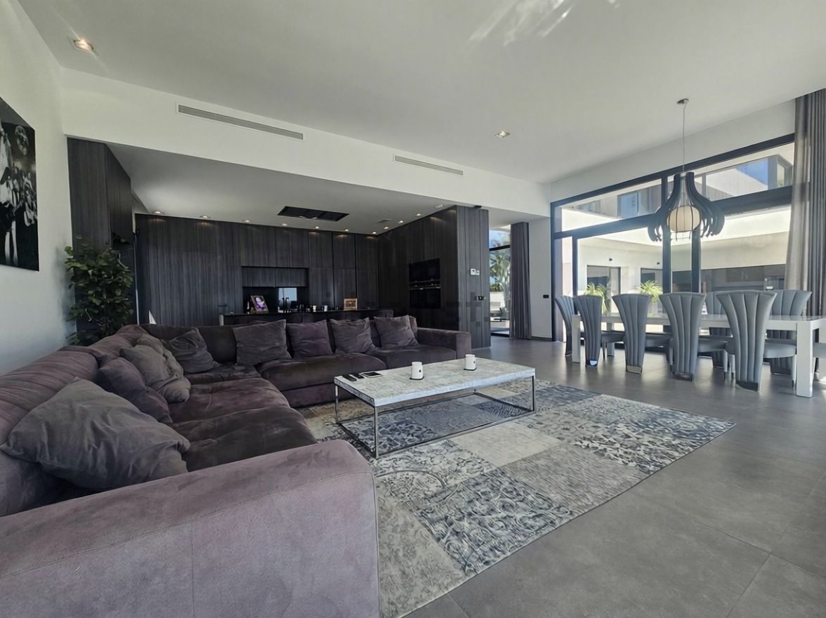 Chalet con acceso directo a playa en Orihuela — Salón