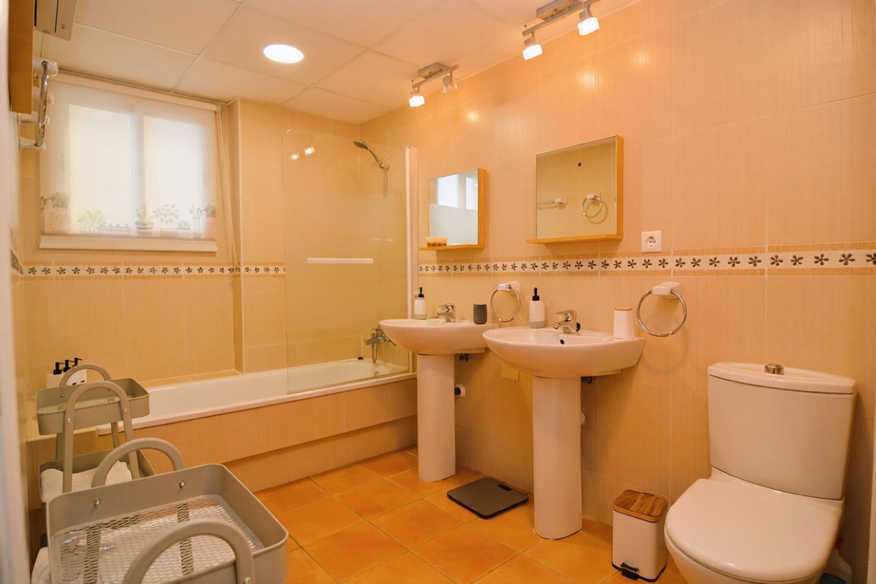 Beachfront duplex in Orihuela — Bathroom