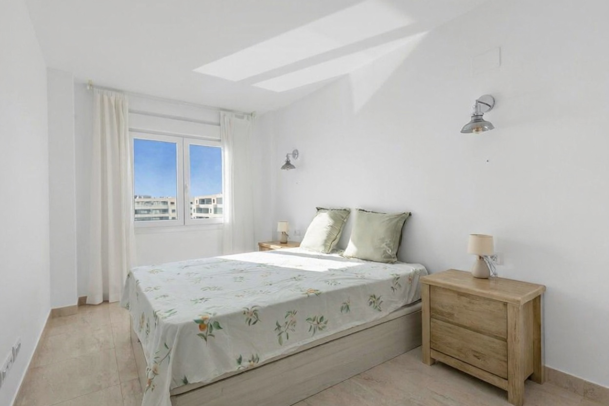 Ático en primera línea de mar en Torrevieja — Dormitorio