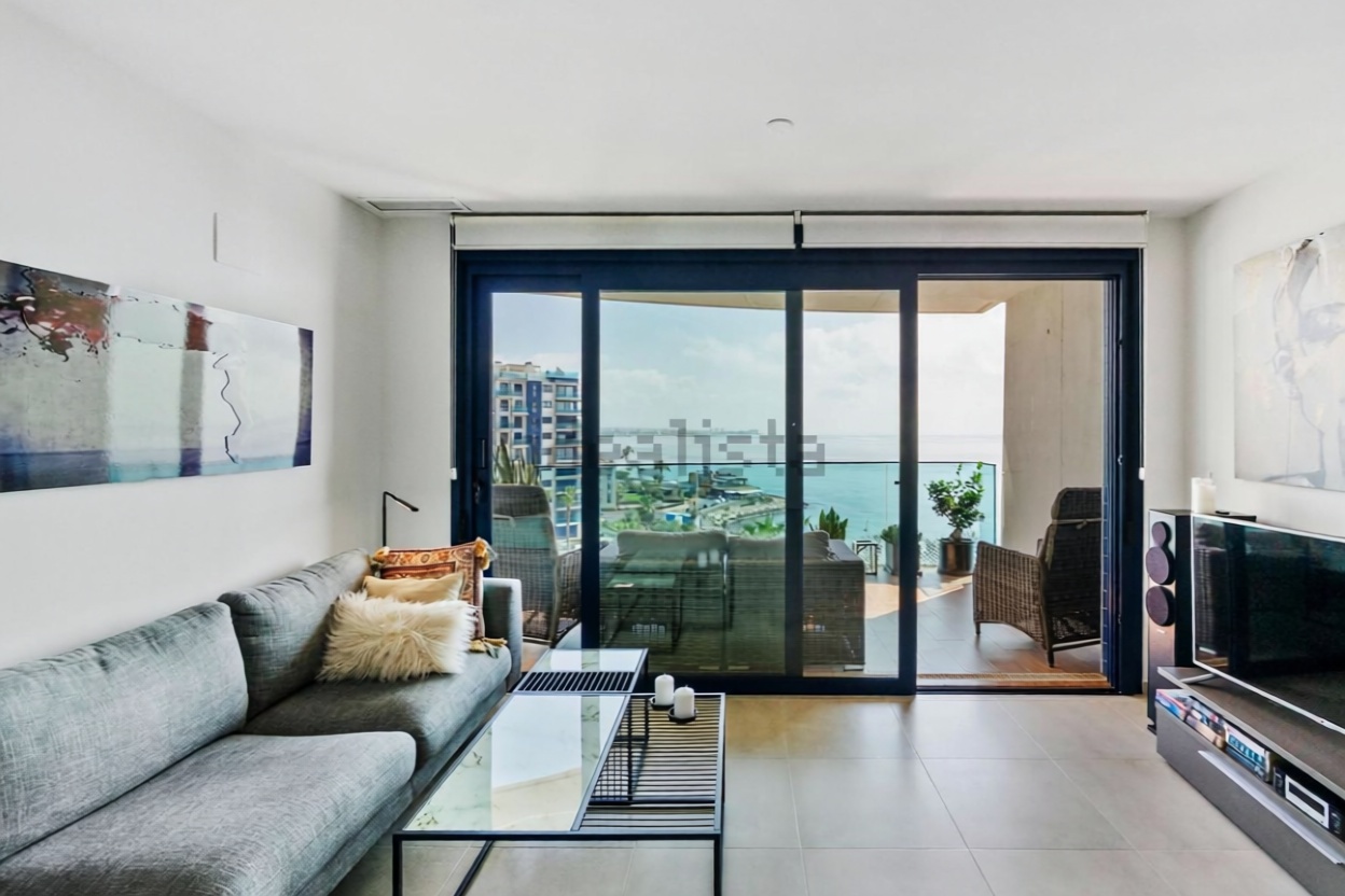 Beachfront flat in Torrevieja — Living room