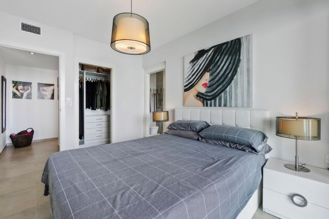 Beachfront flat in Torrevieja — Bedroom