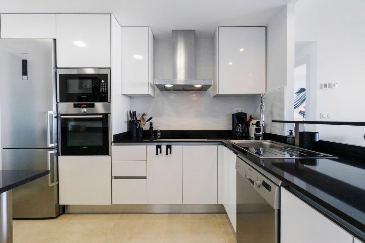 Beachfront flat in Torrevieja — Kitchen