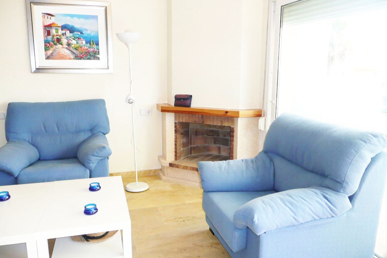 Chalet with direct beach access in Orihuela — Living room