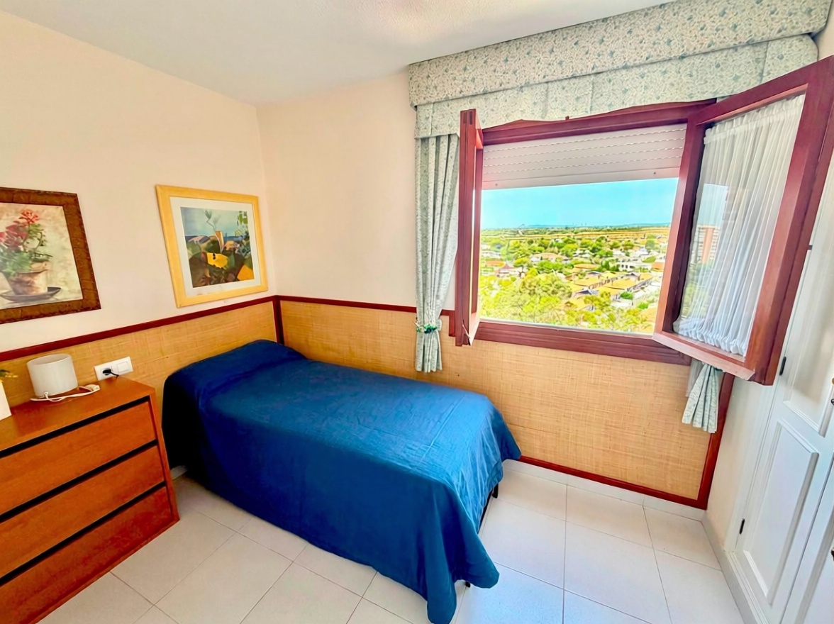 Piso en primera línea de playa en Orihuela Costa — Dormitorio