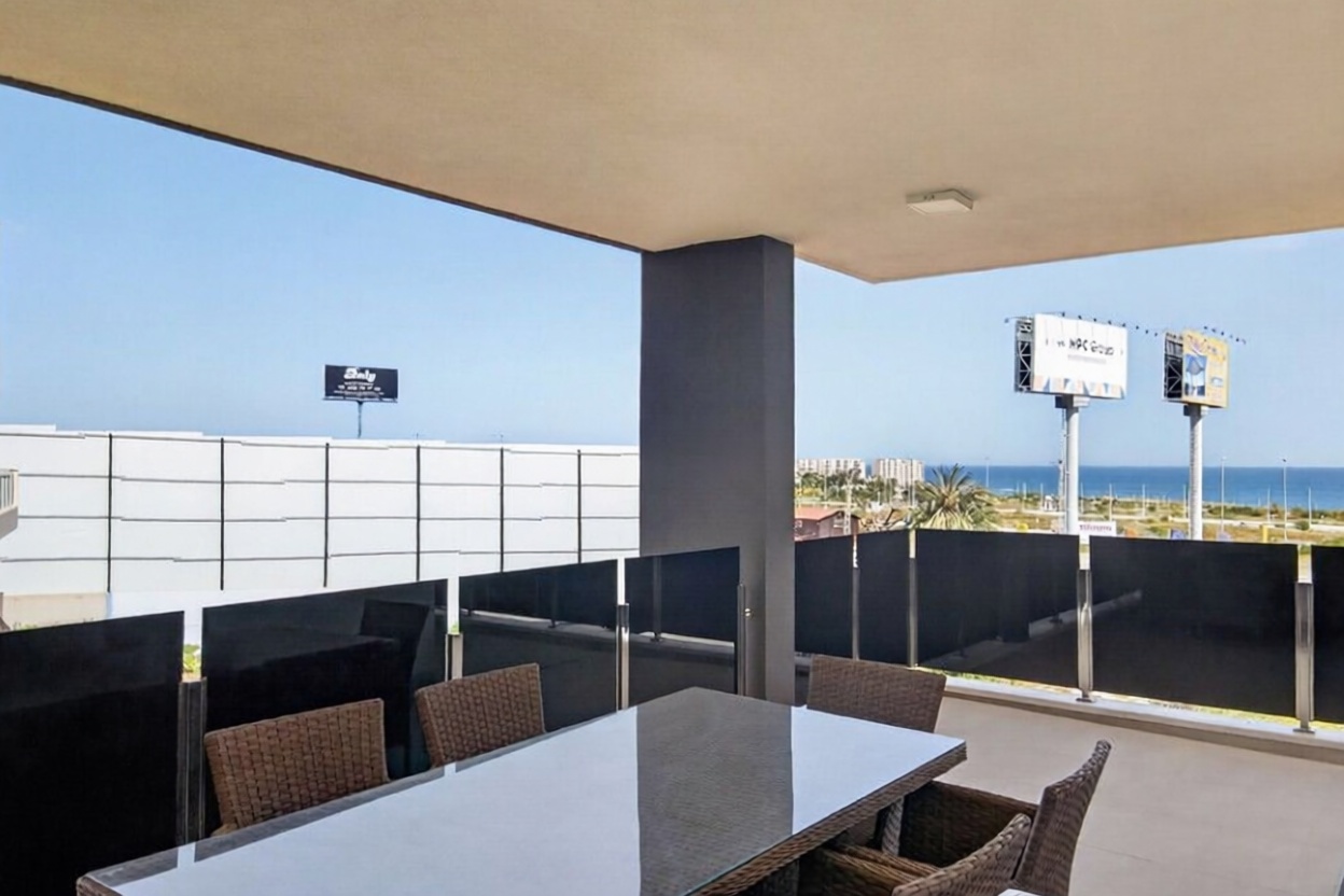 Piso en primera línea de playa en Orihuela Costa — Terraza mar