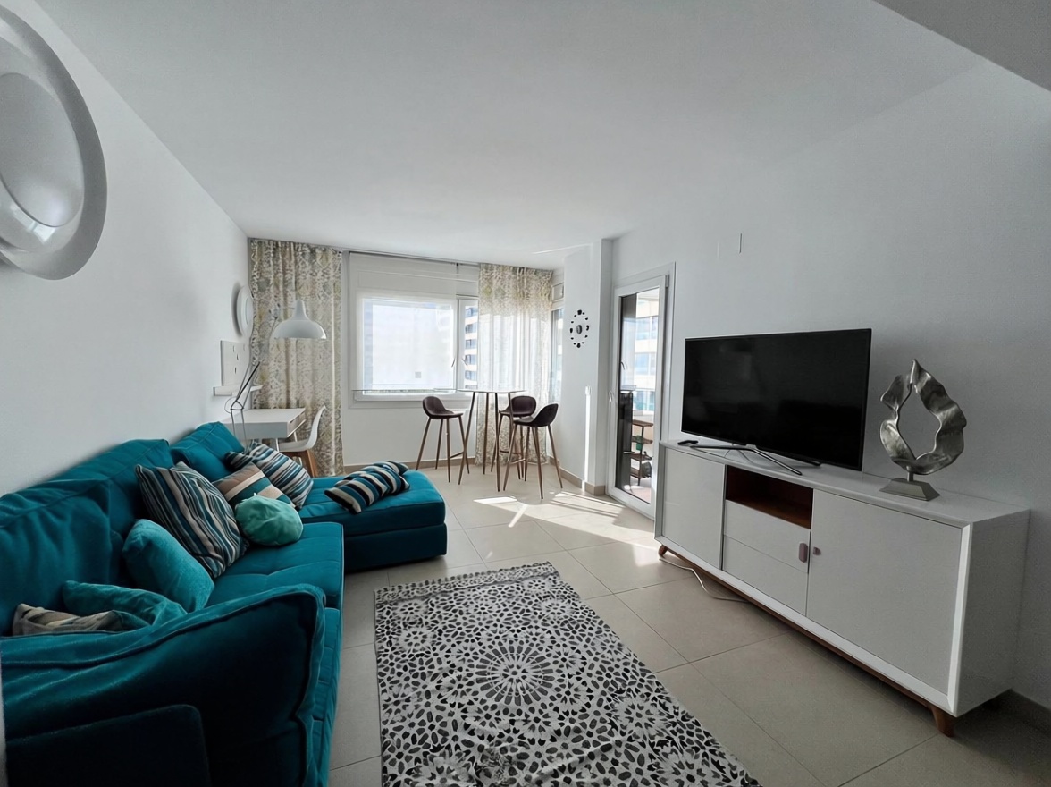Apartamento em primeira linha de praia em Torrevieja — Sala
