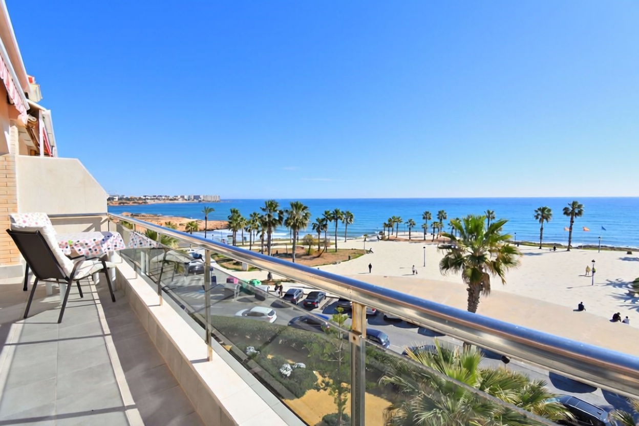 Piso en primera línea de playa en Orihuela — Terraza mar