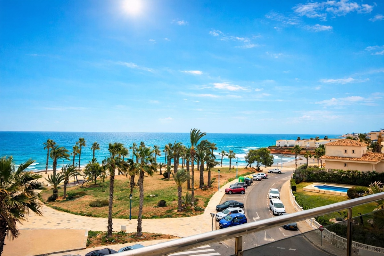Piso en primera línea de playa en Orihuela — Terraza mar