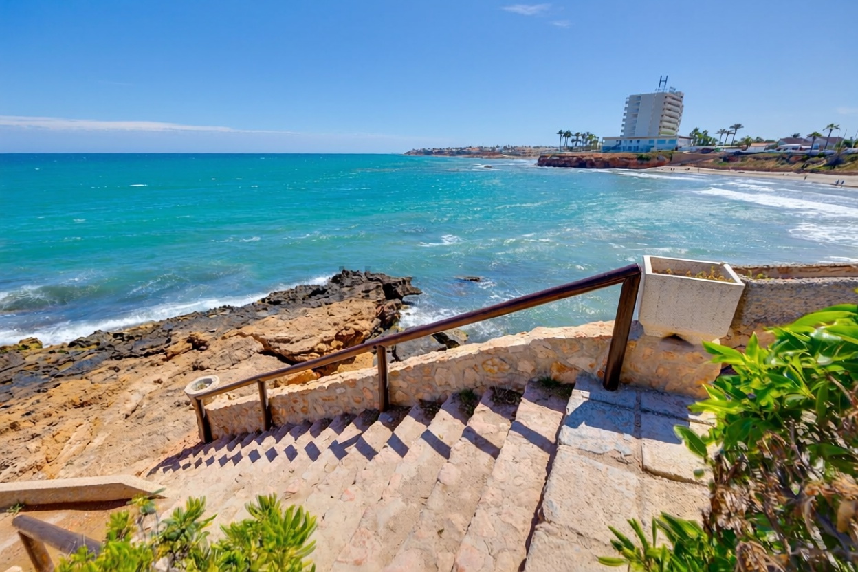 Chalet con acceso directo a playa en Orihuela