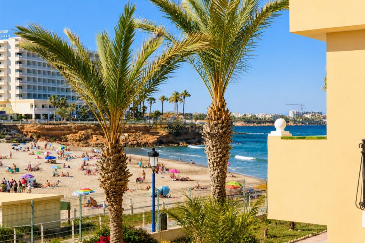 Piso en primera línea de playa en Orihuela — Vista mar