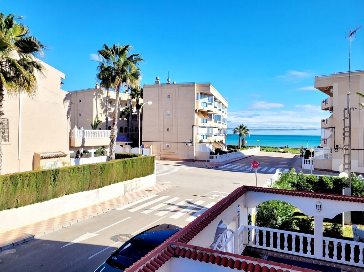 Chalet con acceso directo a playa en Pilar de la Horadada — Vista mar
