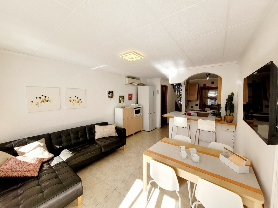 Chalet con acceso directo a playa en Pilar de la Horadada — Salón