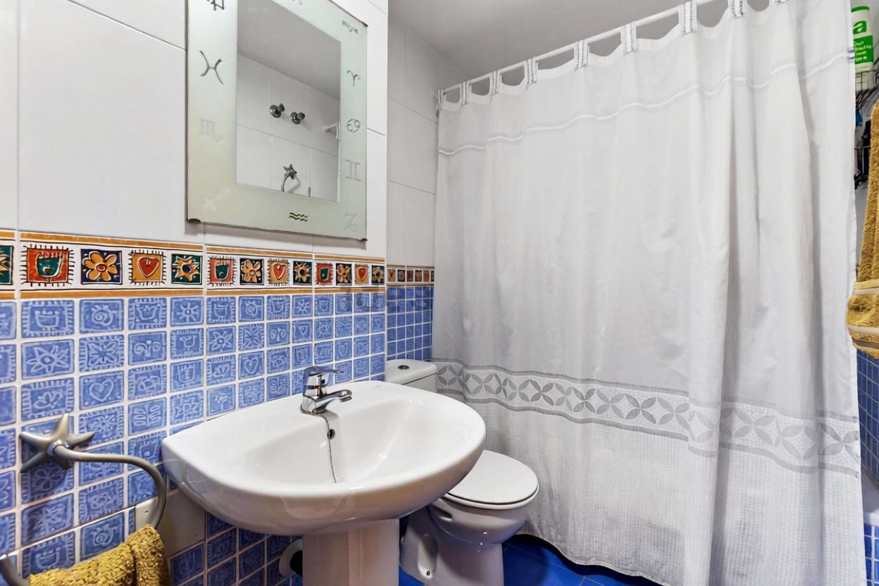 Wohnung in erste Strandlinie in Orihuela — Bad