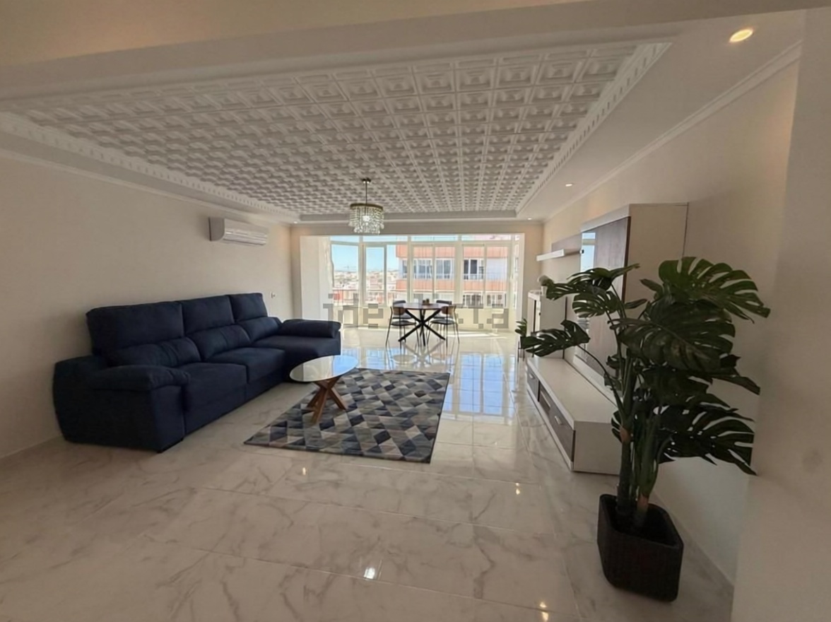 Wohnung in erste Strandlinie in Torrevieja — Wohnzimmer