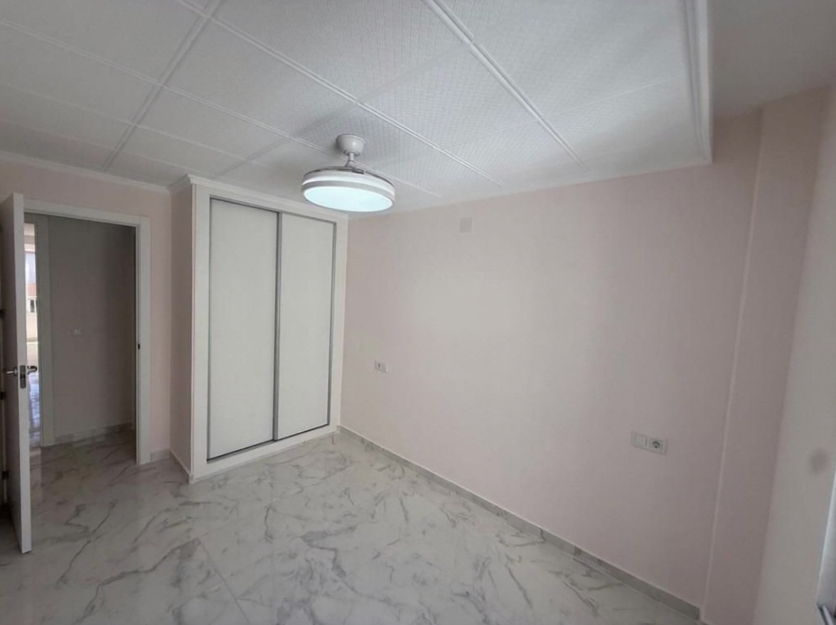 Wohnung in erste Strandlinie in Torrevieja — Schlafzimmer