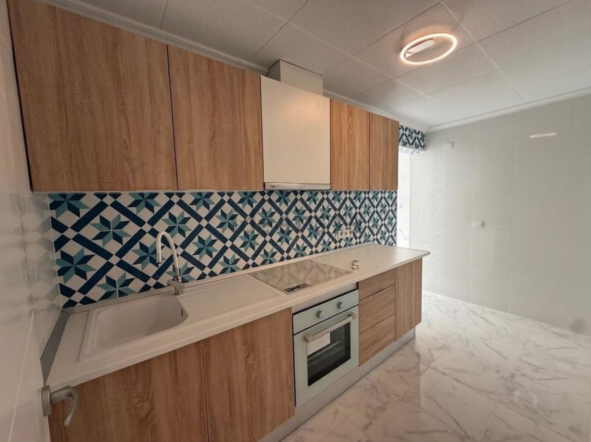 Wohnung in erste Strandlinie in Torrevieja — Küche