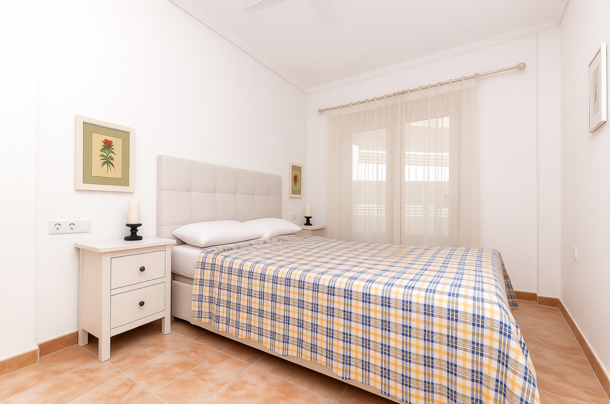 Piso en primera línea de playa en Orihuela — Dormitorio