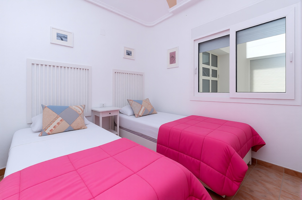 Piso en primera línea de playa en Orihuela — Dormitorio