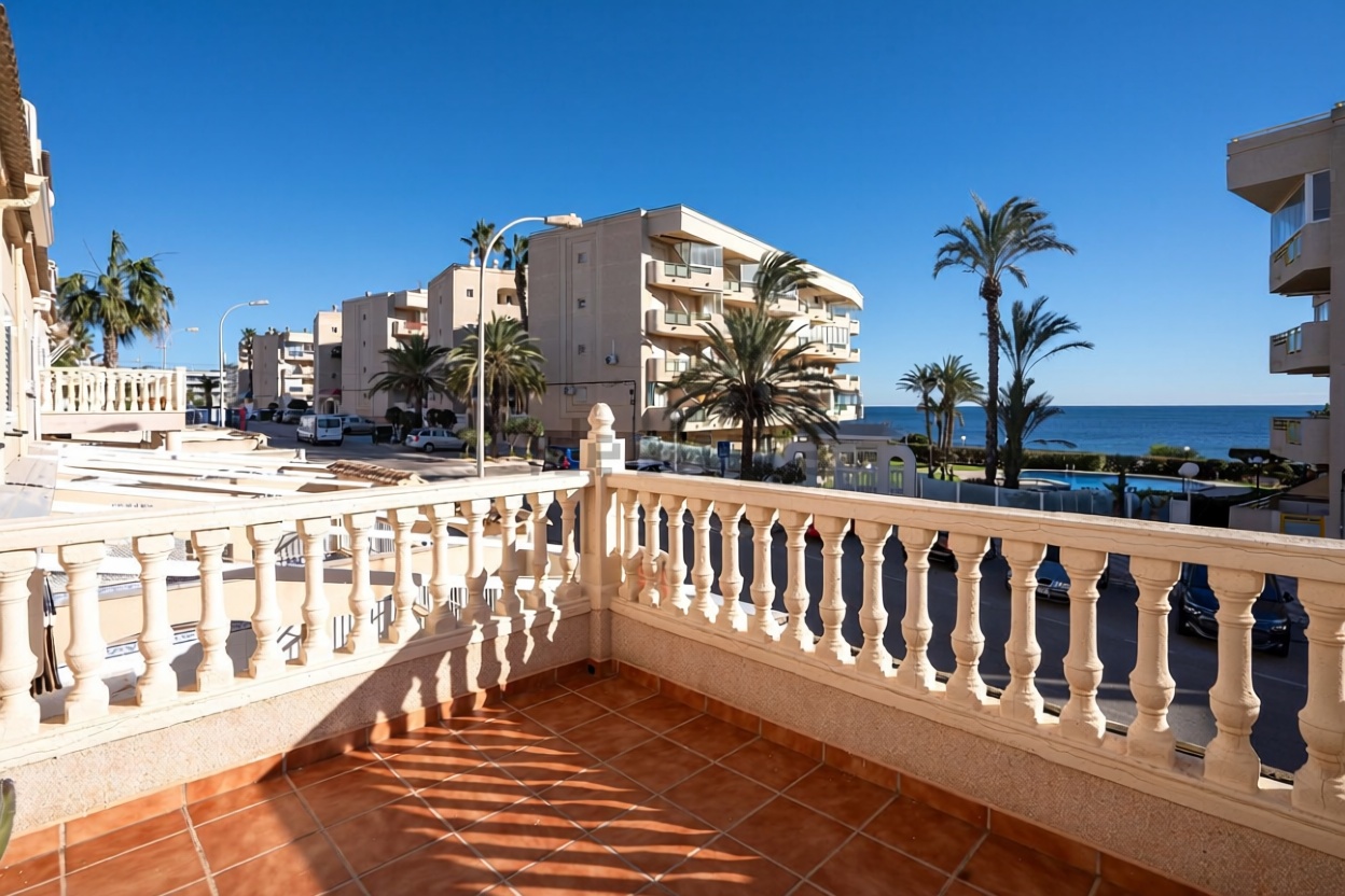 Chalet con acceso directo a playa en Pilar de la Horadada