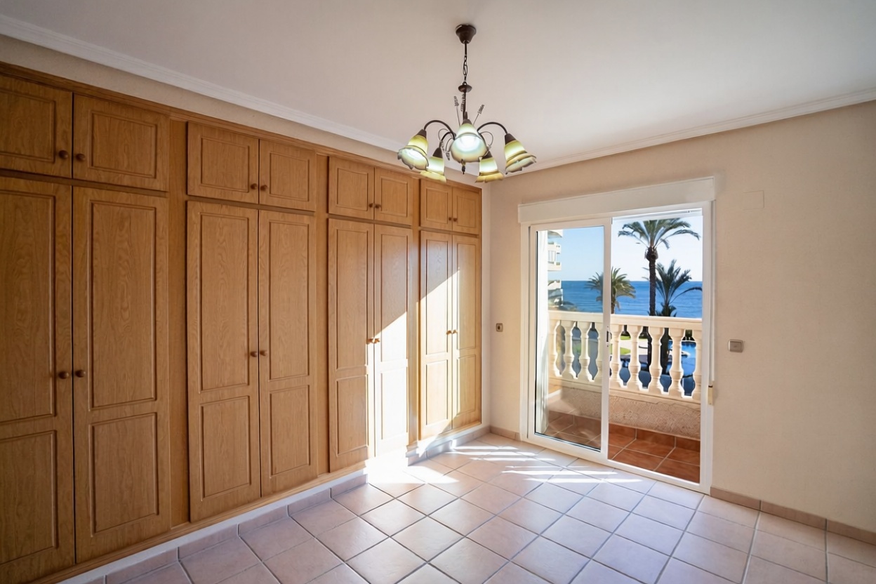 Chalet con acceso directo a playa en Pilar de la Horadada — Dormitorio