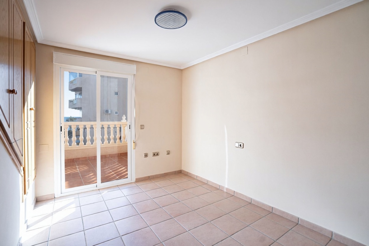Chalet con acceso directo a playa en Pilar de la Horadada — Dormitorio