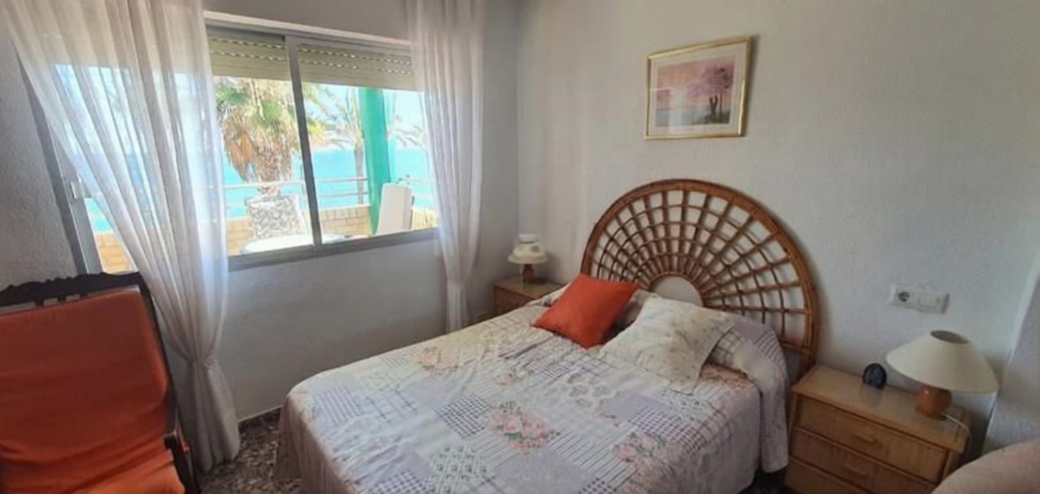 Apartamento em primeira linha de praia em Pilar de la Horadada — Quarto