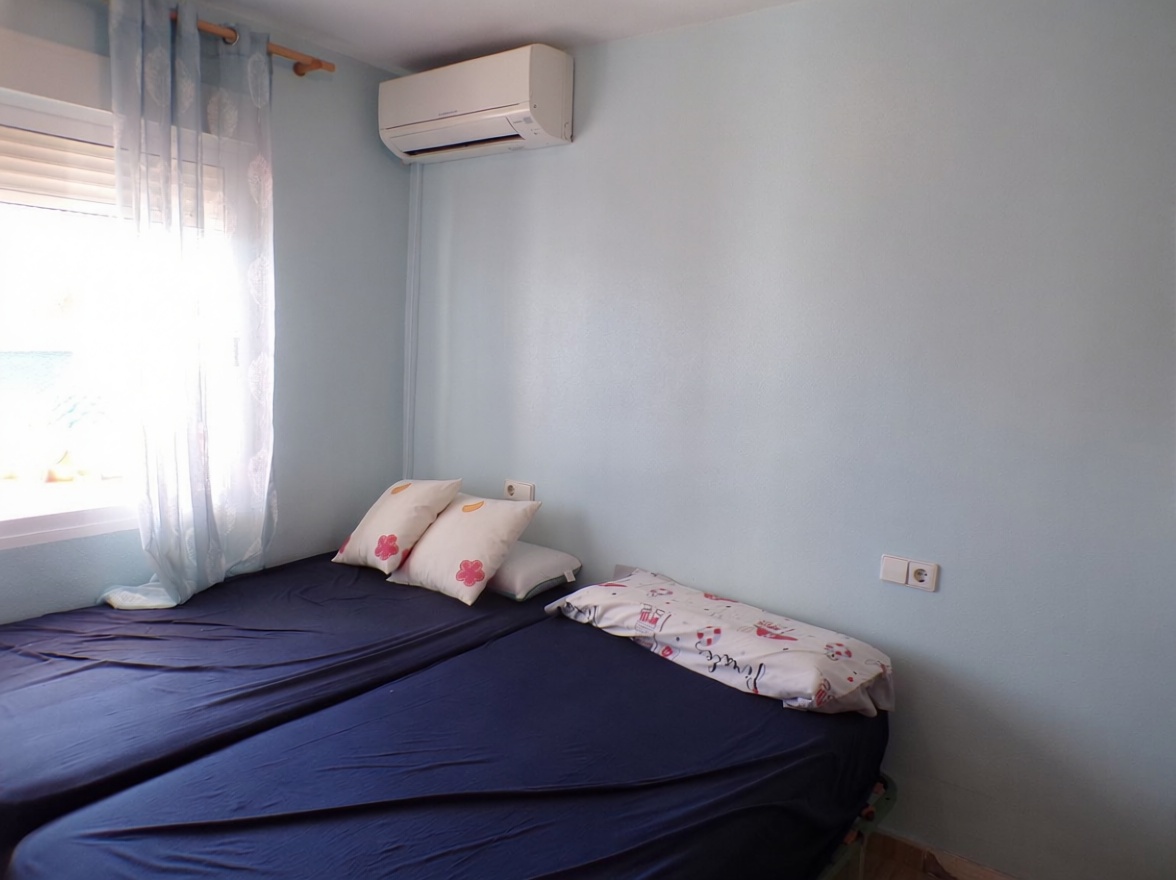 Apartamento em primeira linha de praia em Pilar de la Horadada — Quarto