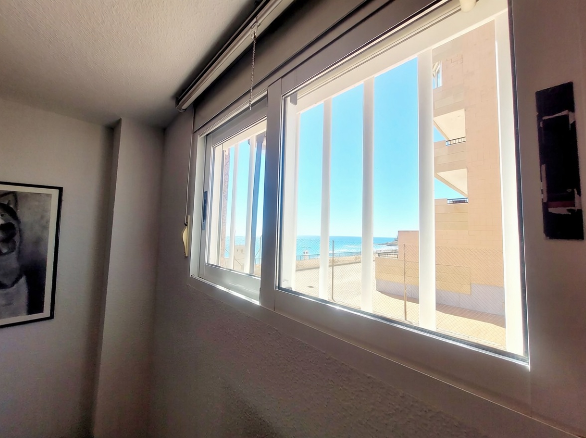 Piso en primera línea de playa en Pilar de la Horadada — Dormitorio