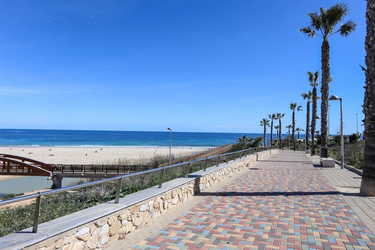 Ático en primera línea de mar en Pilar de la Horadada — Vista mar