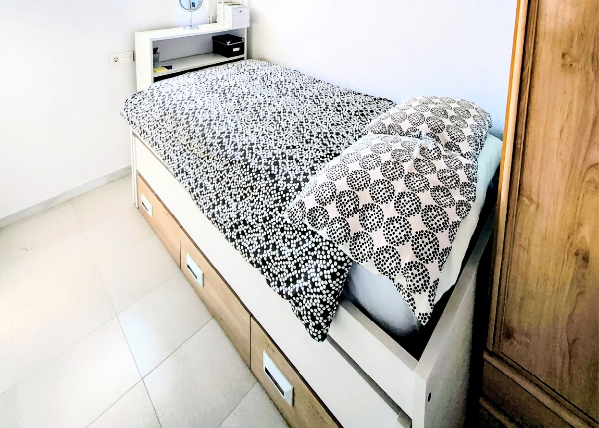 Apartamento em primeira linha de praia em Pilar de la Horadada — Quarto