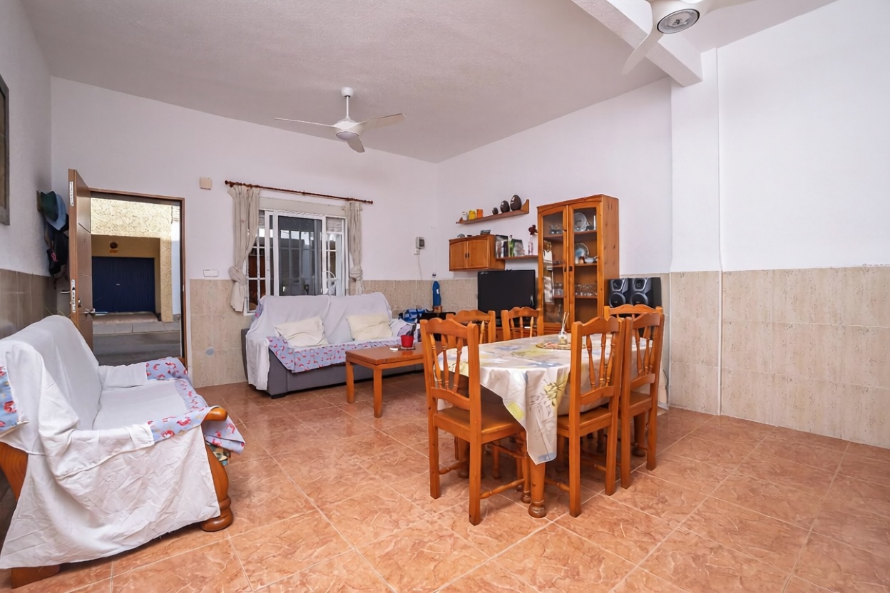 Apartamento em primeira linha de praia em Pilar de la Horadada — Sala