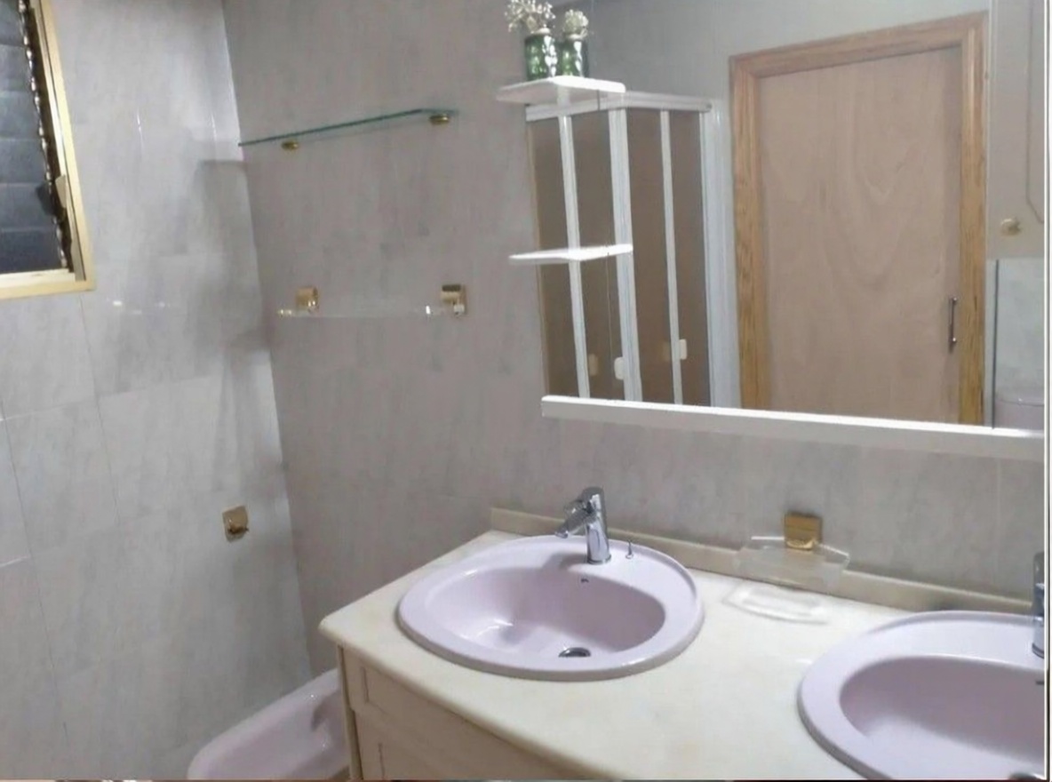 Apartamento em primeira linha de praia em San Pedro del Pinatar — Casa banho