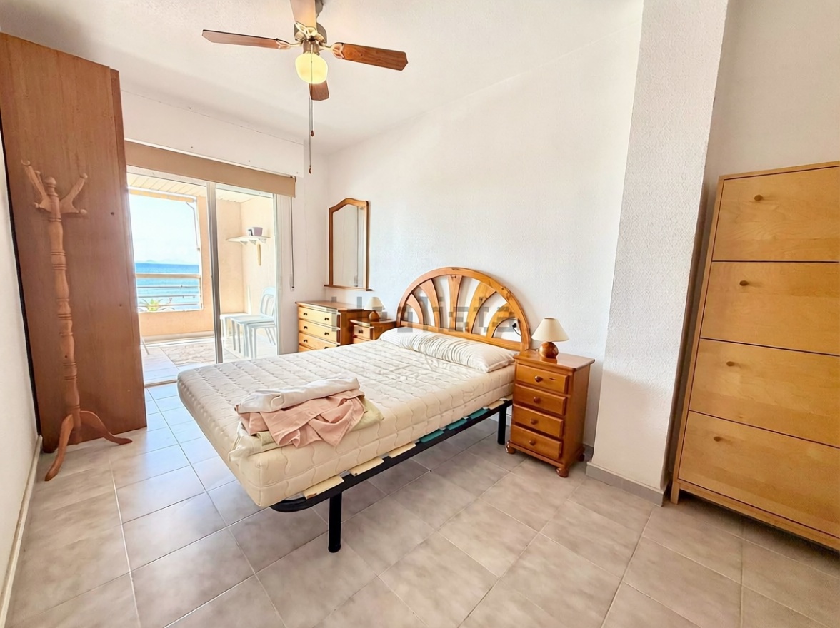 Appartement en première ligne de plage à San Pedro del Pinatar — Chambre