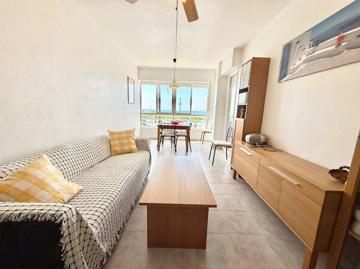 Appartement en première ligne de plage à San Pedro del Pinatar — Séjour