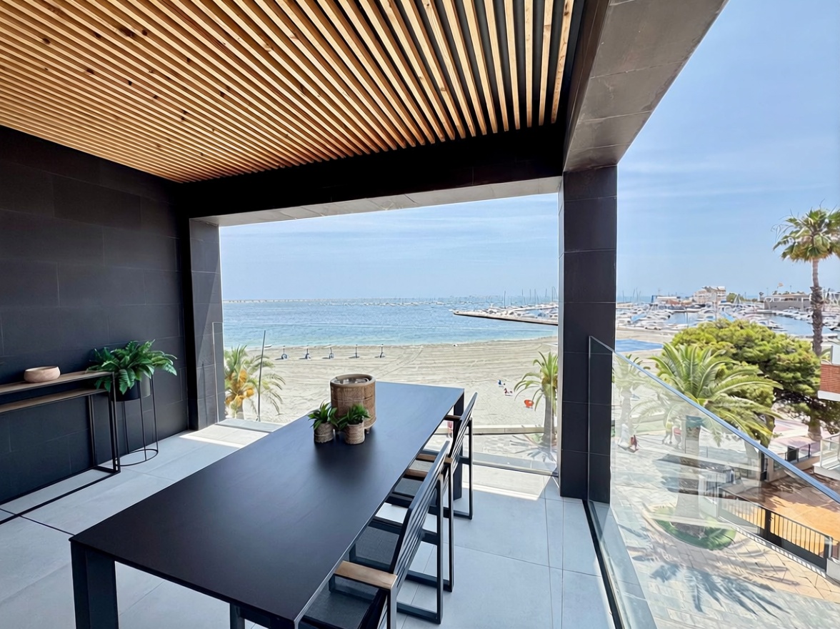 Dúplex en primera línea de playa en San Pedro del Pinatar — Terraza mar