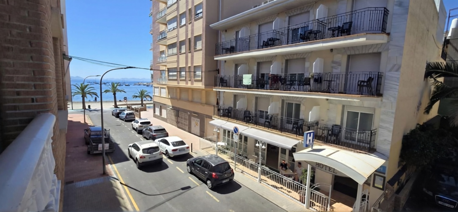 Piso en primera línea de playa en San Pedro del Pinatar — Terraza mar
