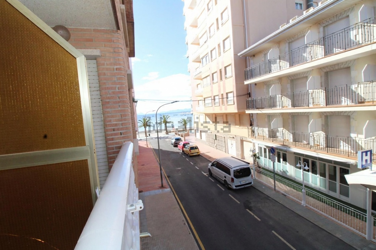 Piso en primera línea de playa en San Pedro del Pinatar — Terraza mar