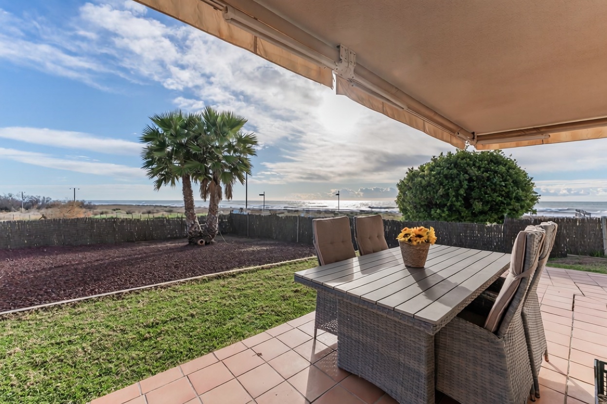 Appartement à vendre pieds dans l'eau à Cubelles — Terrasse mer