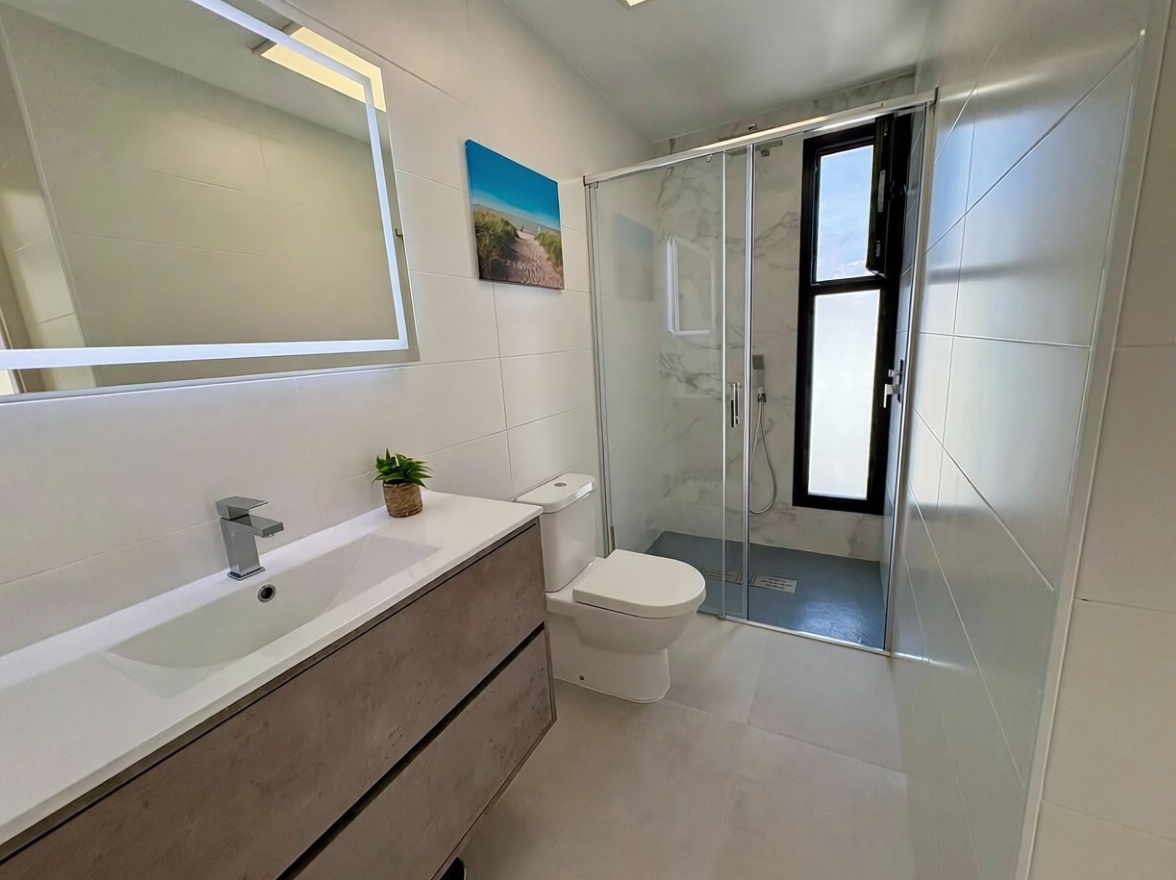 Dúplex en primera línea de playa en San Pedro del Pinatar — Baño
