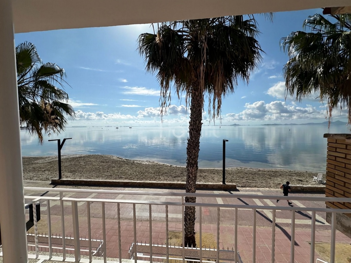 Chalet avec accès direct à la plage à Los Alcázares — Terrasse mer