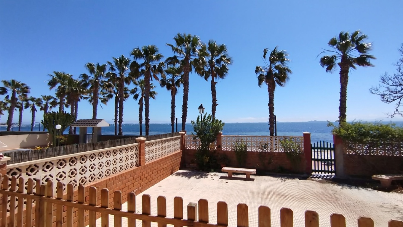 Apartamento em primeira linha de praia em Los Alcázares