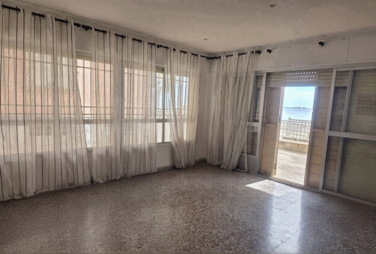 Appartement en première ligne de plage à Los Alcázares — Séjour