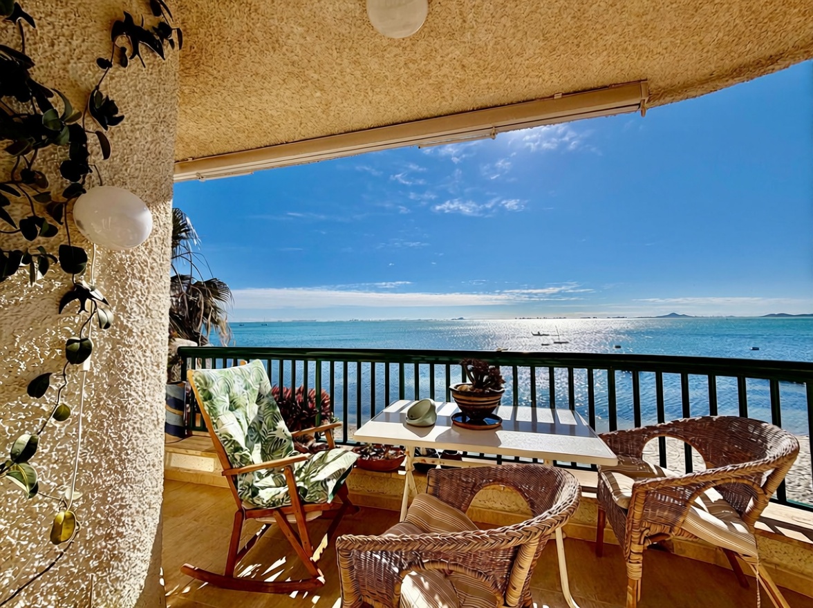 Apartamento em primeira linha de praia em Los Alcázares